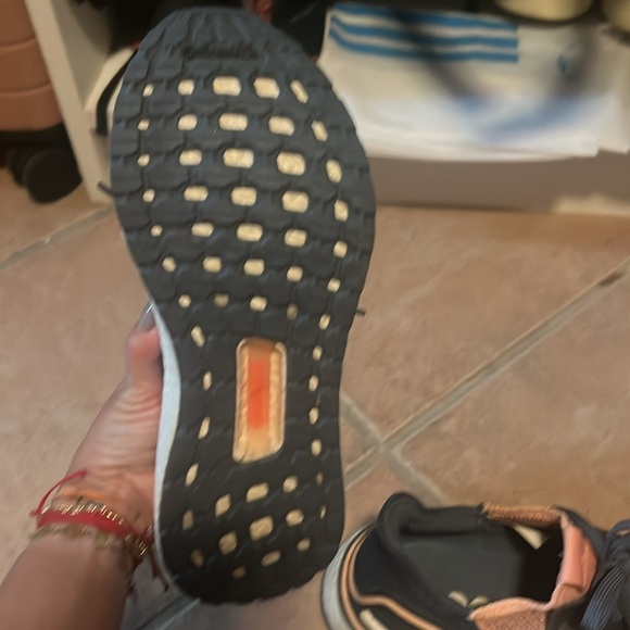 Women Ultroost sneakers wore only once size 8 - Picture 4 of 7
